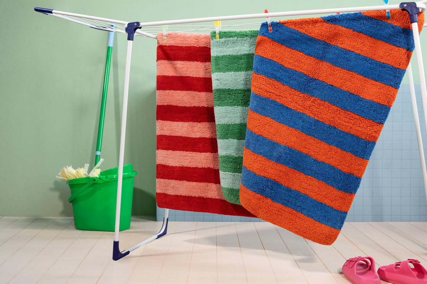 Bathmat - Stripe Pink Red - 50 x 80 cm | Kitsch Kitchen
