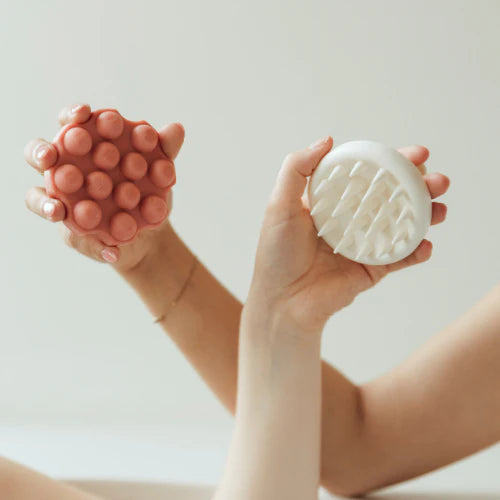 Silicone scalp massager - cream | Wondr Care - de inKijk