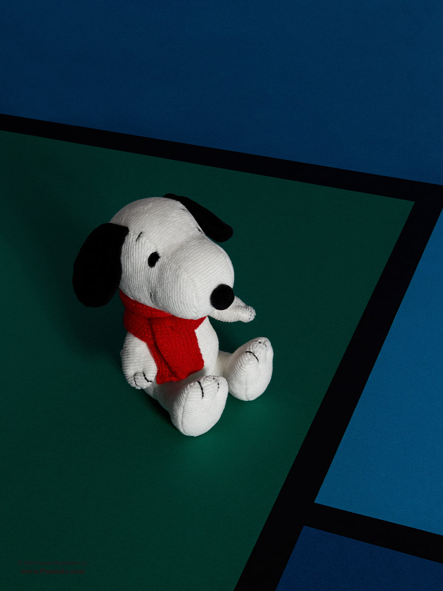 Snoopy with scarf - 17 cm | Peanuts - de inKijk
