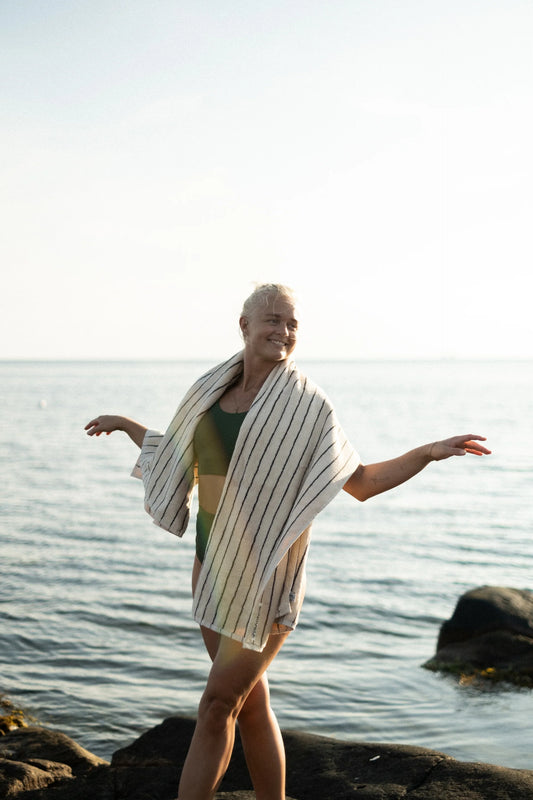 Naram bath towel - creme & ink | Bongusta - de inKijk