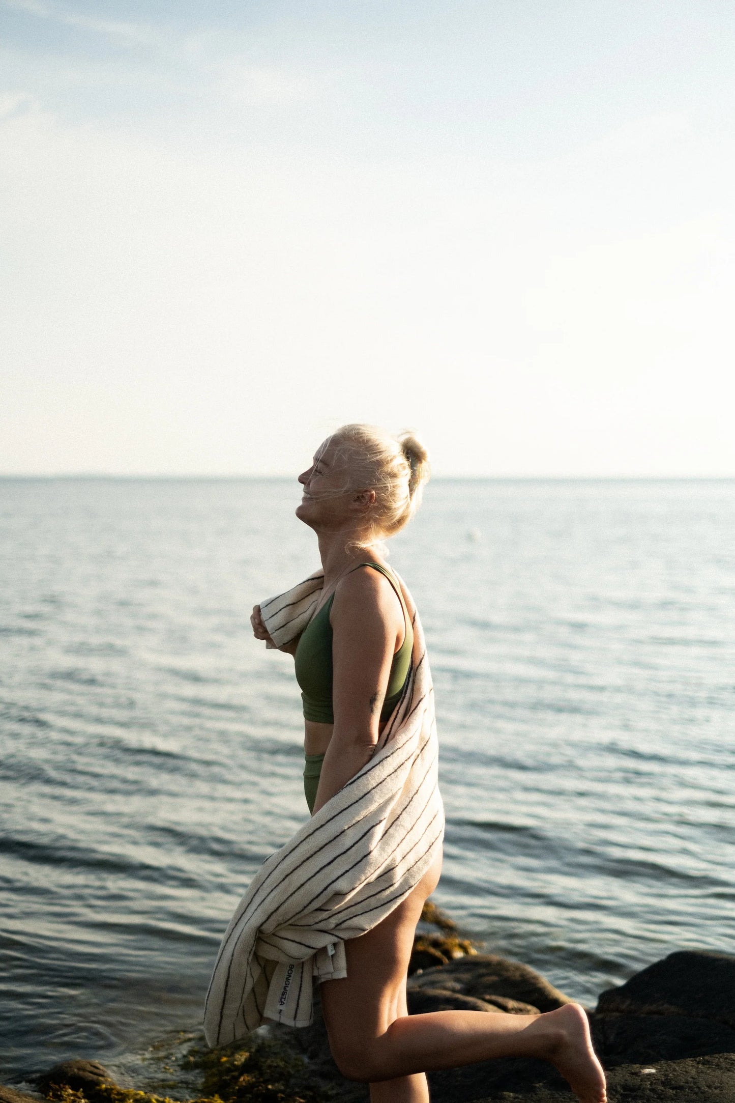Naram bath towel - creme & ink | Bongusta - de inKijk