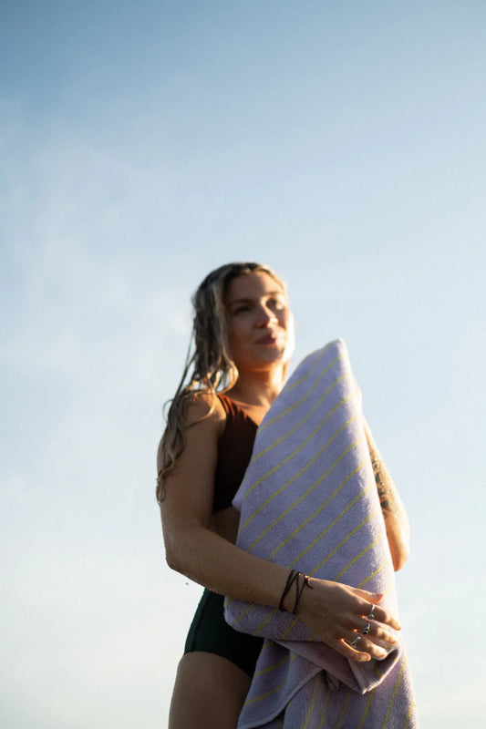 Naram bath towel - lilac & neon yellow | Bongusta - de inKijk