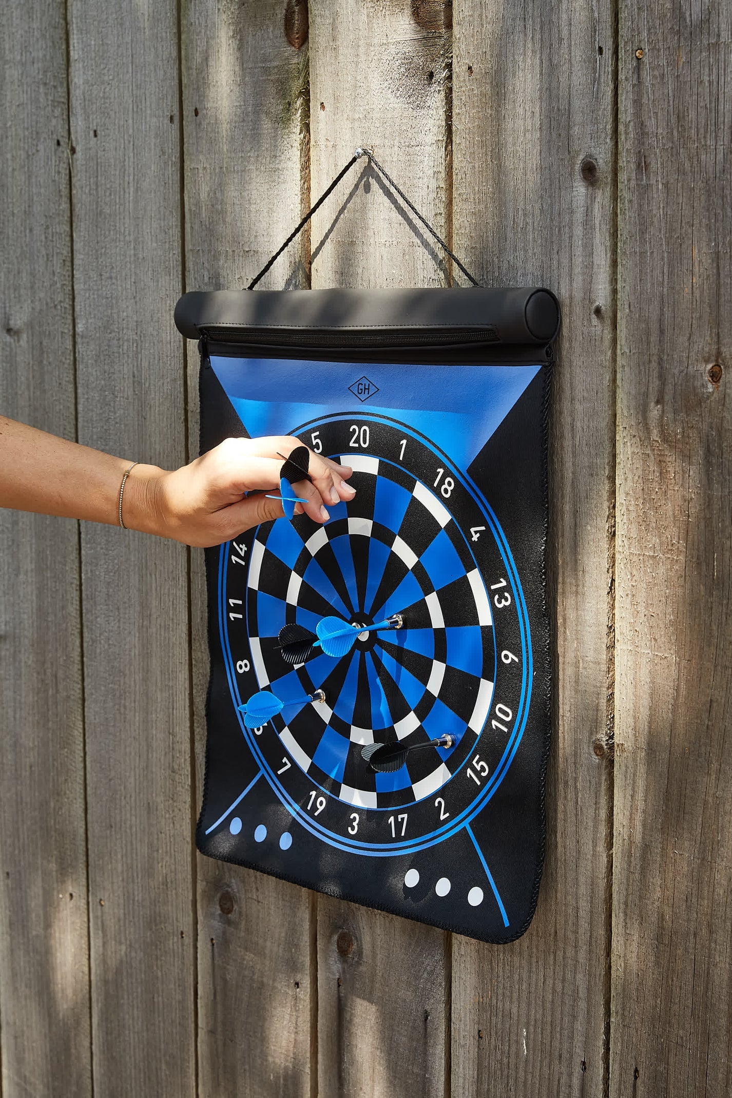 Magnetic dartboard | Gentlemen's hardware