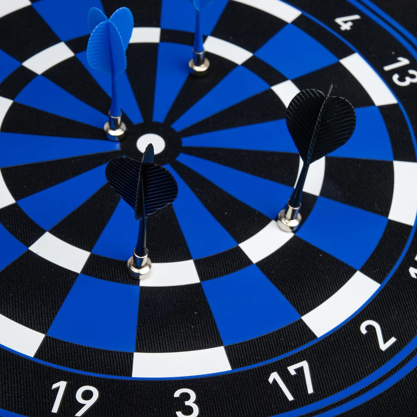 Magnetic dartboard | Gentlemen's hardware