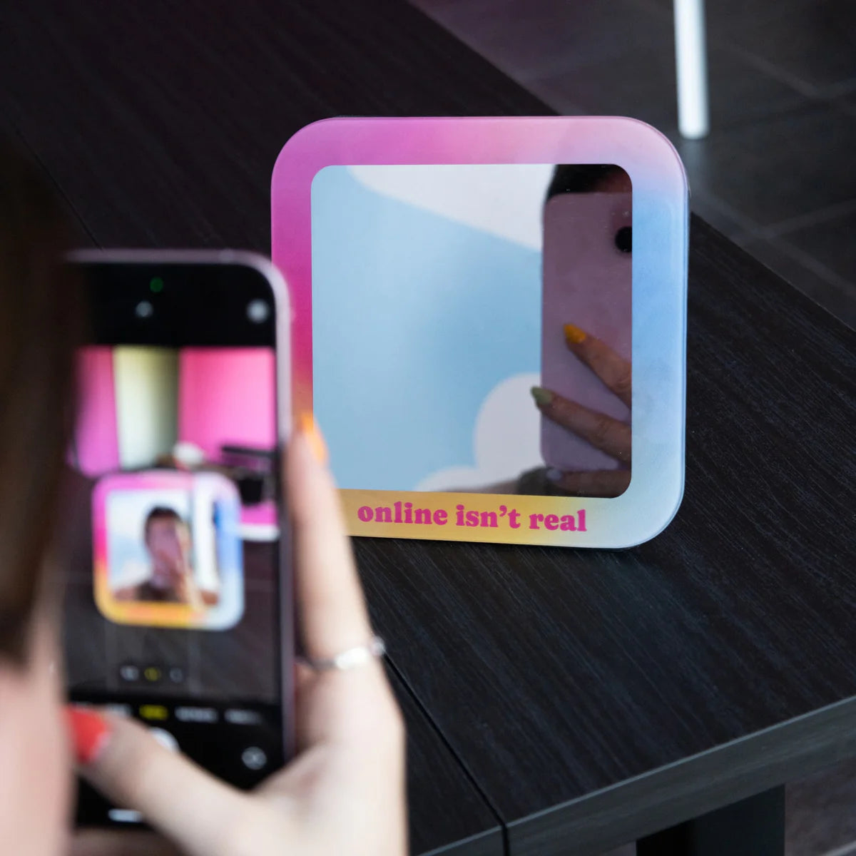 Mirror - 'Online isn't real' | Fisura - de inKijk