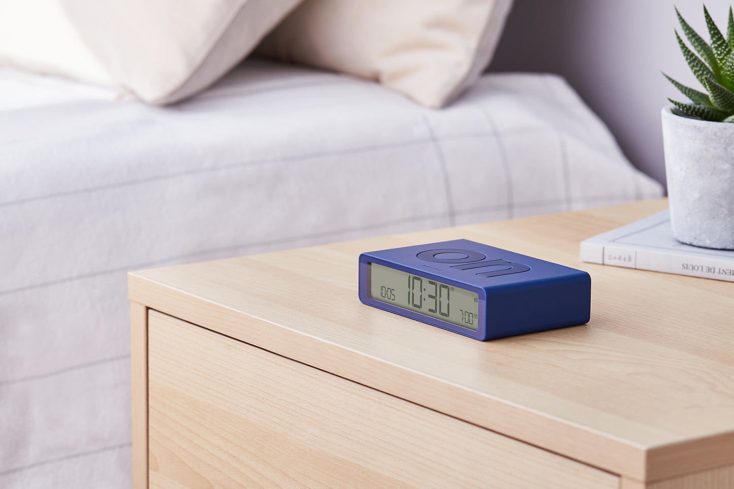 Digitale wekker Flip Classic - Dark Blue | Lexon - de inKijk