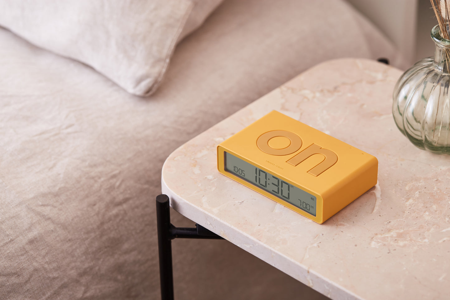 Digitale wekker Flip Classic - Yellow | Lexon - de inKijk