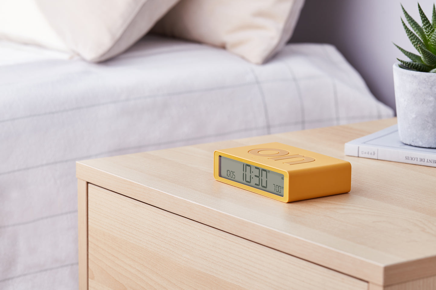 Digitale wekker Flip Classic - Yellow | Lexon - de inKijk