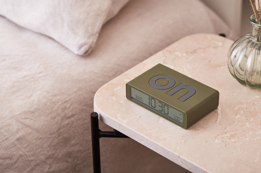 Digitale wekker Flip Classic - Khaki | Lexon - de inKijk