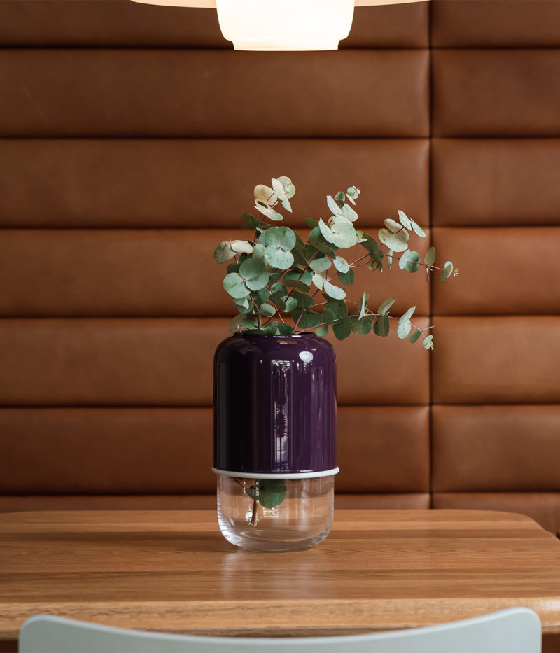 Capsule vase - purple/clear | Muurla - de inKijk