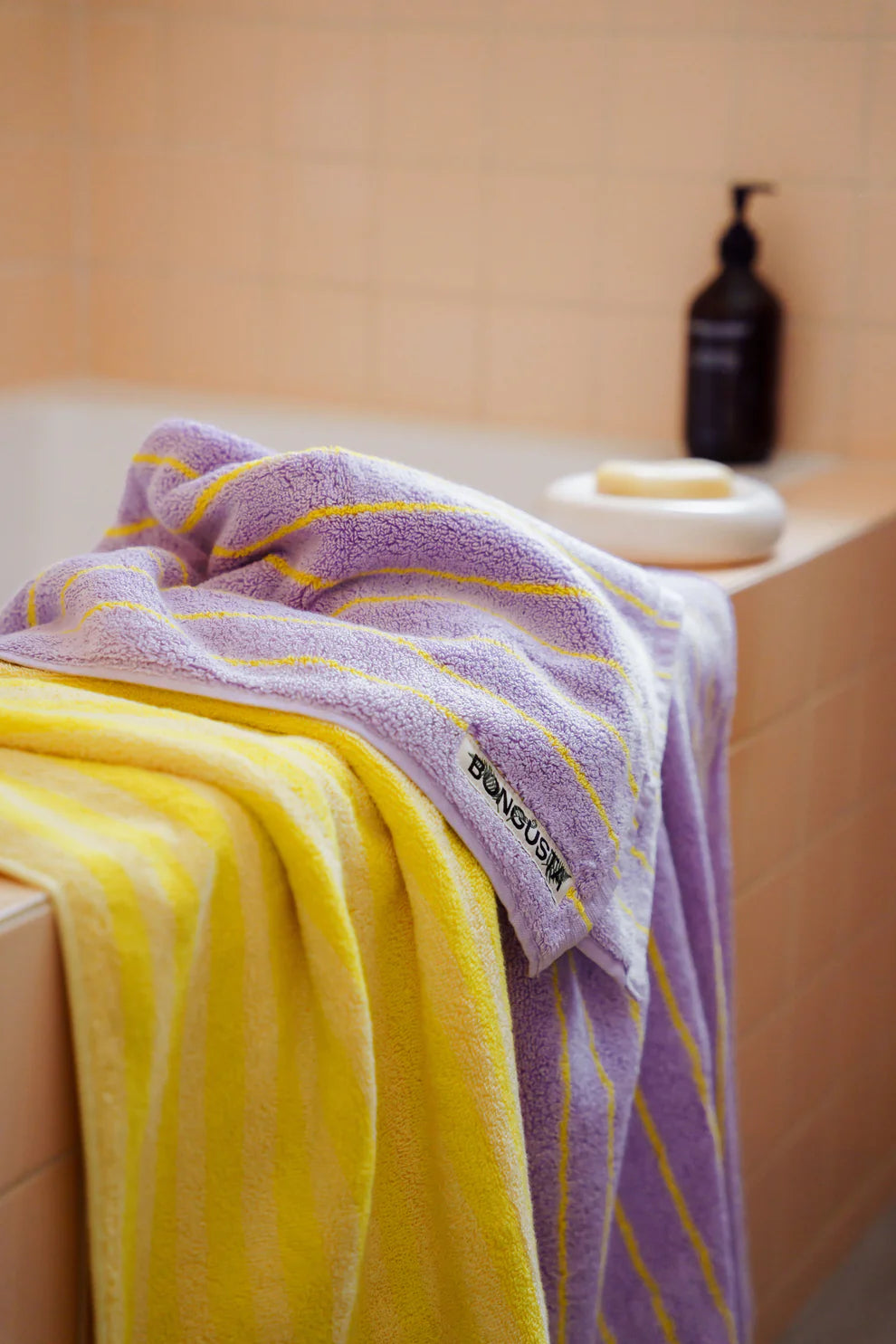 Naram bath towel - lilac & neon yellow | Bongusta - de inKijk
