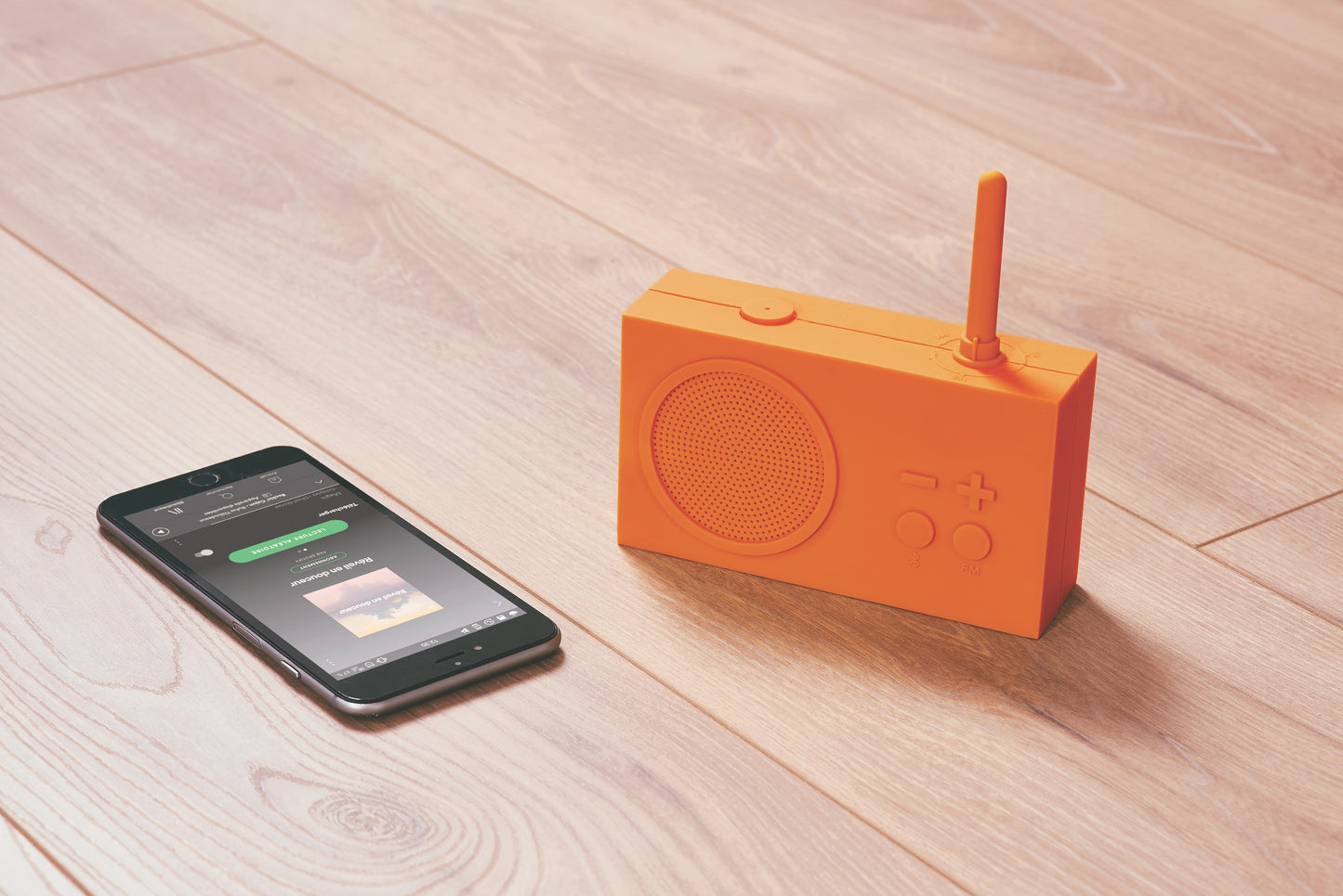 Radio & Bluetooth speaker - Tykho 3 - Orange | Lexon - de inKijk