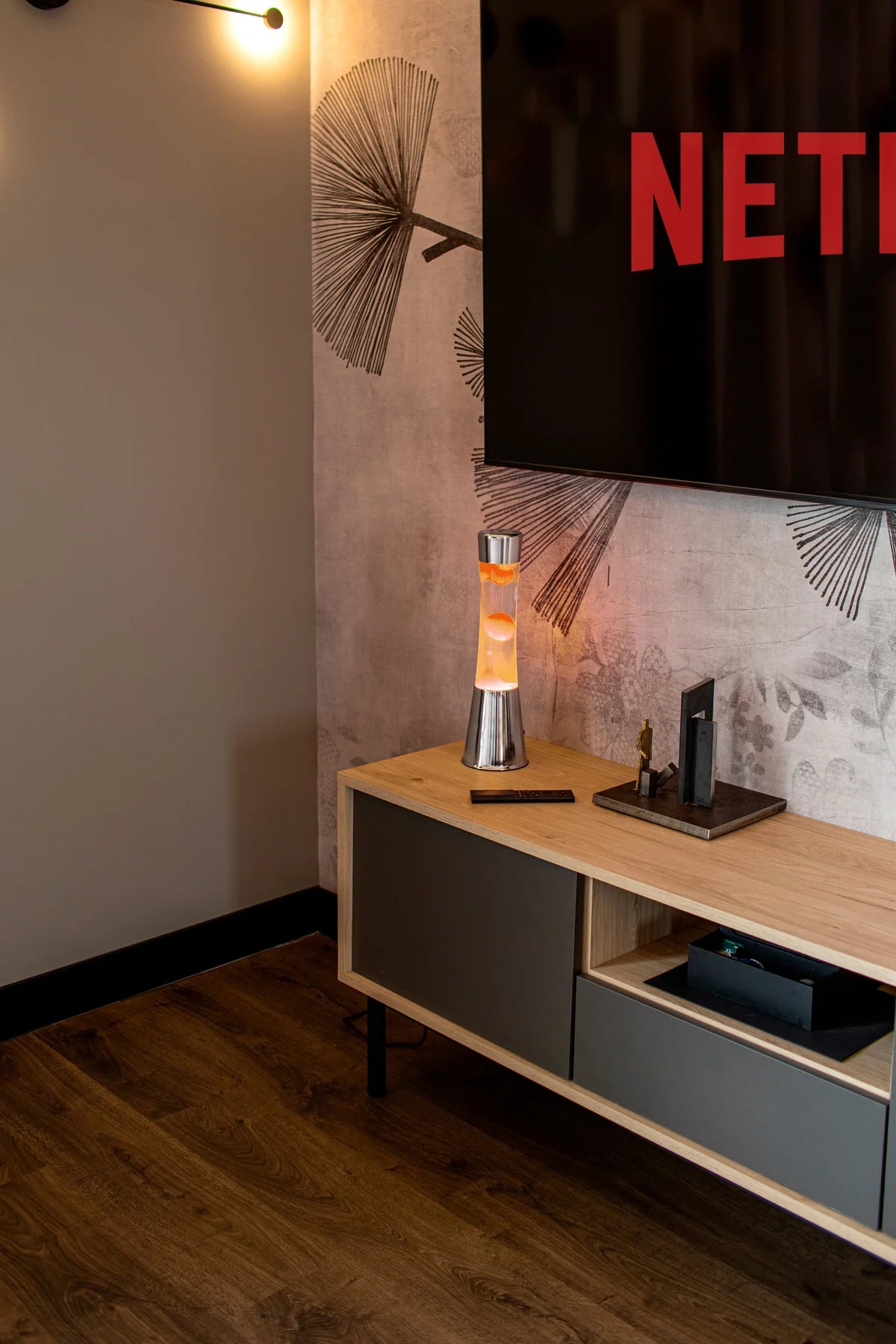 Orange lava lamp - chrome base - transparent liquid - 40 cm | Fisura - de inKijk