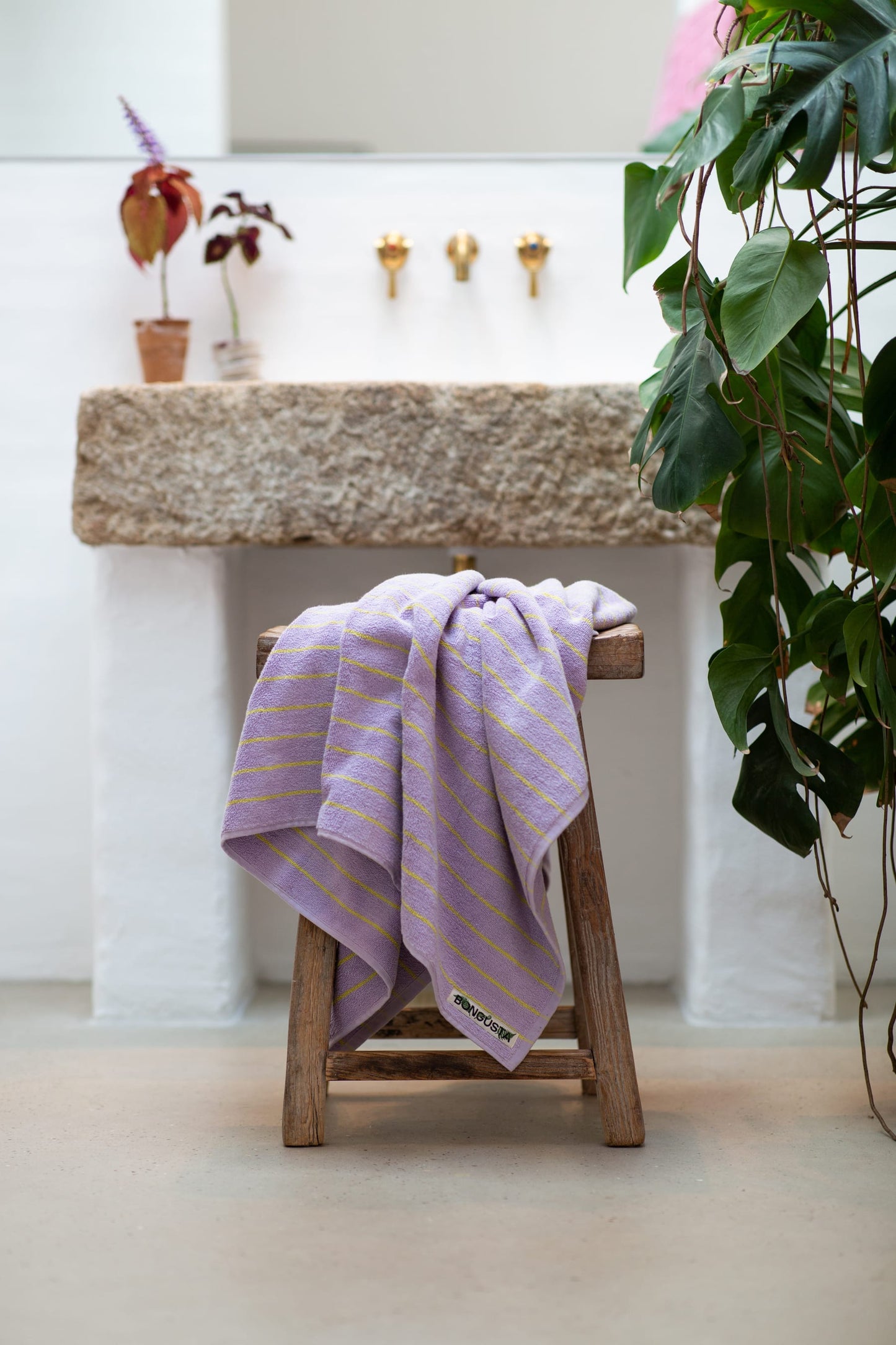 Naram bath towel - lilac & neon yellow | Bongusta - de inKijk