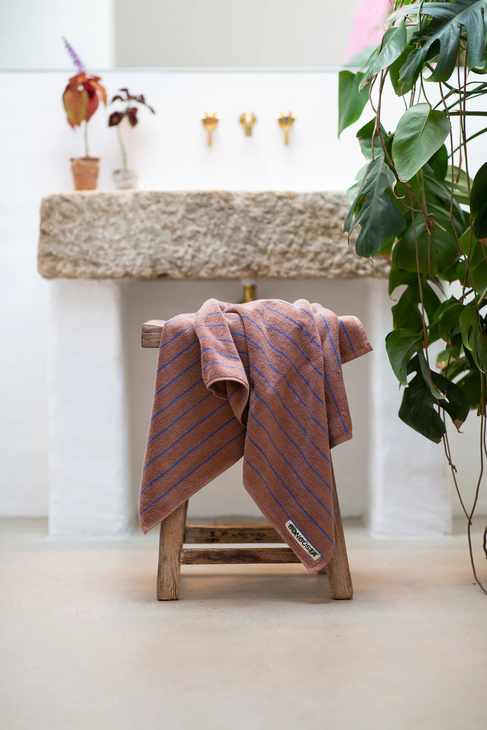 Naram bath towel - camel & ultramarine | Bongusta - de inKijk