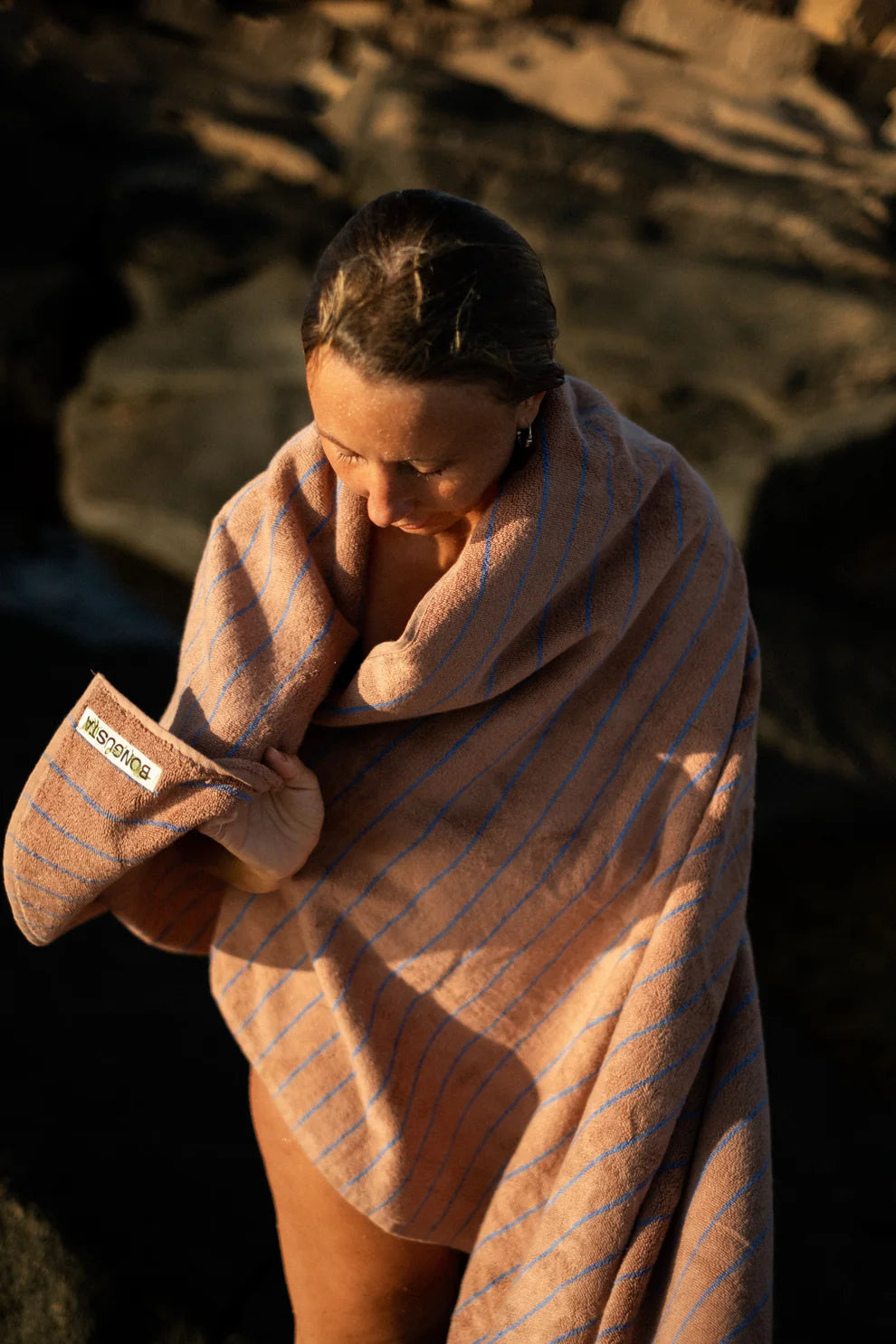 Naram bath towel - camel & ultramarine | Bongusta - de inKijk