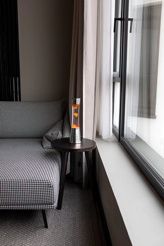 Red lava lamp - chrome base - transparent liquid - 40 cm | Fisura - de inKijk