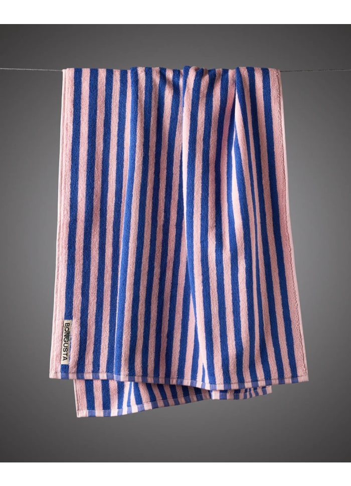 Naram bath towel - dazzling blue & rose | Bongusta - de inKijk