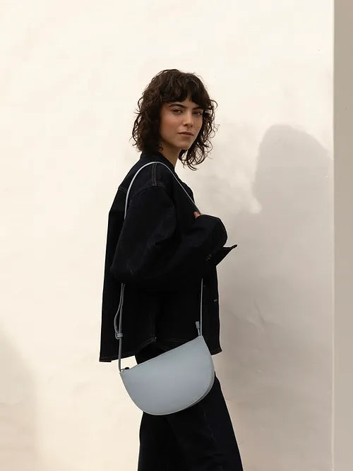 Farou half moon bag - cloud | Monk & Anna - de inKijk