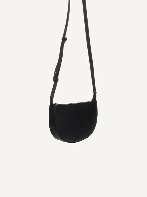 Farou half moon bag - black | Monk & Anna - de inKijk
