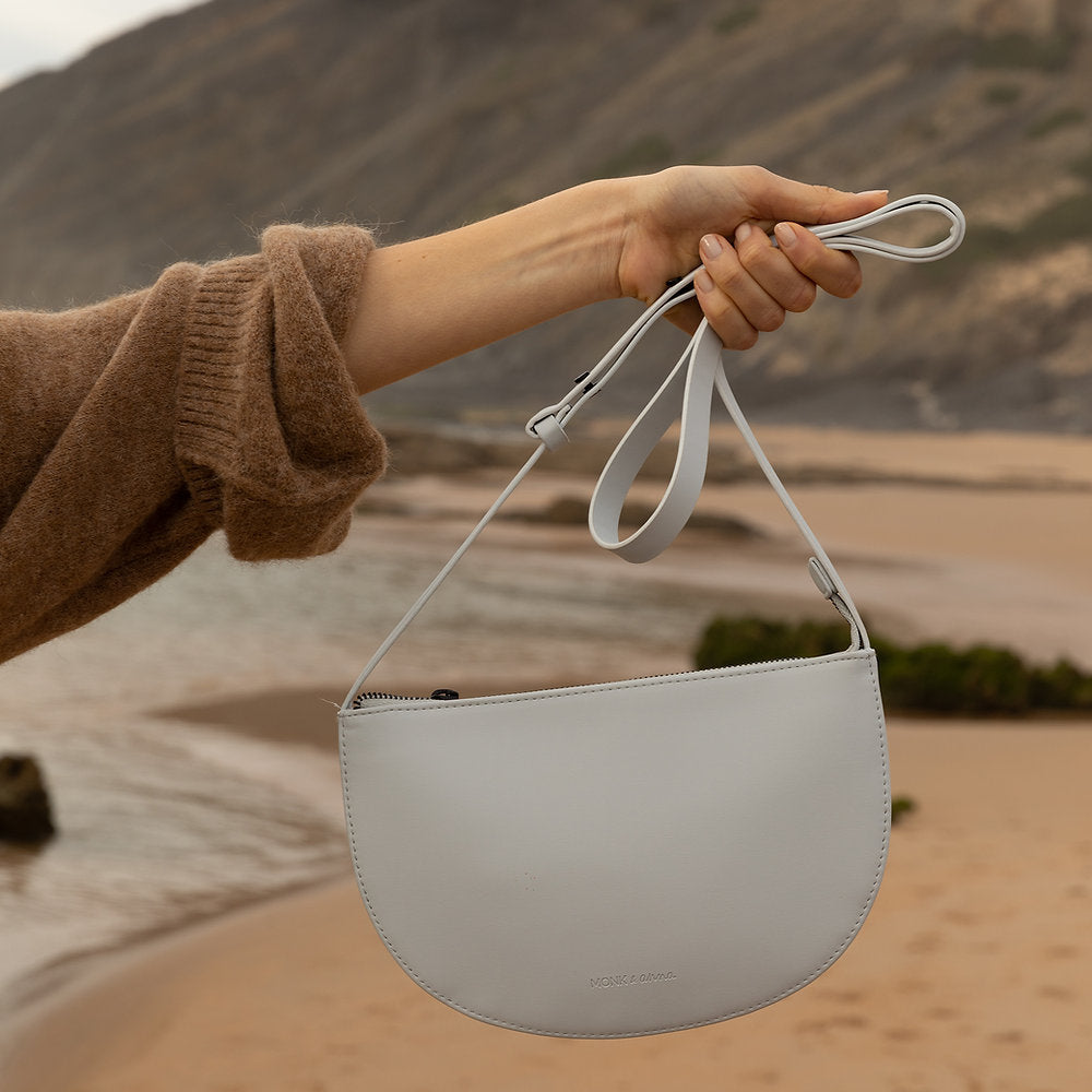 Farou half moon bag - fog | Monk & Anna