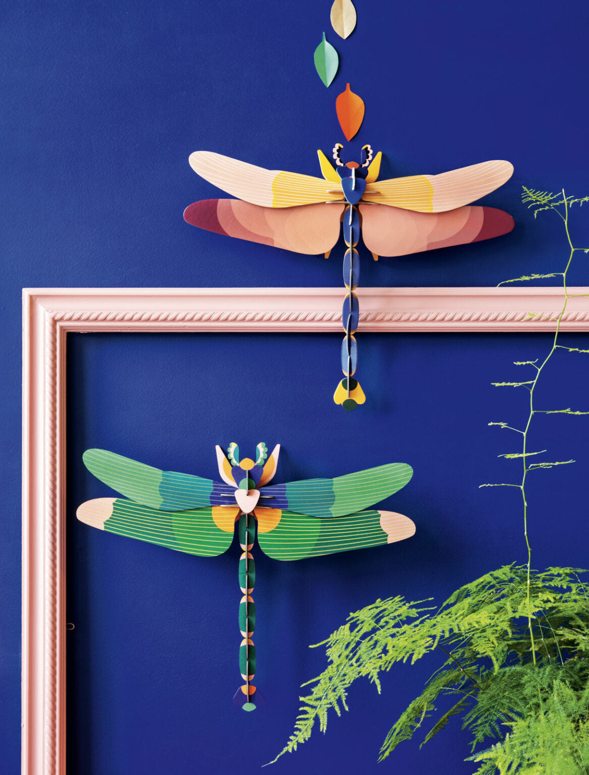 Giant Green Dragonfly - muurdecoratie | Studio Roof - de inKijk