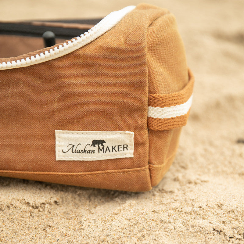 Eco-friendly toiletry bag Kenaï - mustard | Alaskan Maker - de inKijk