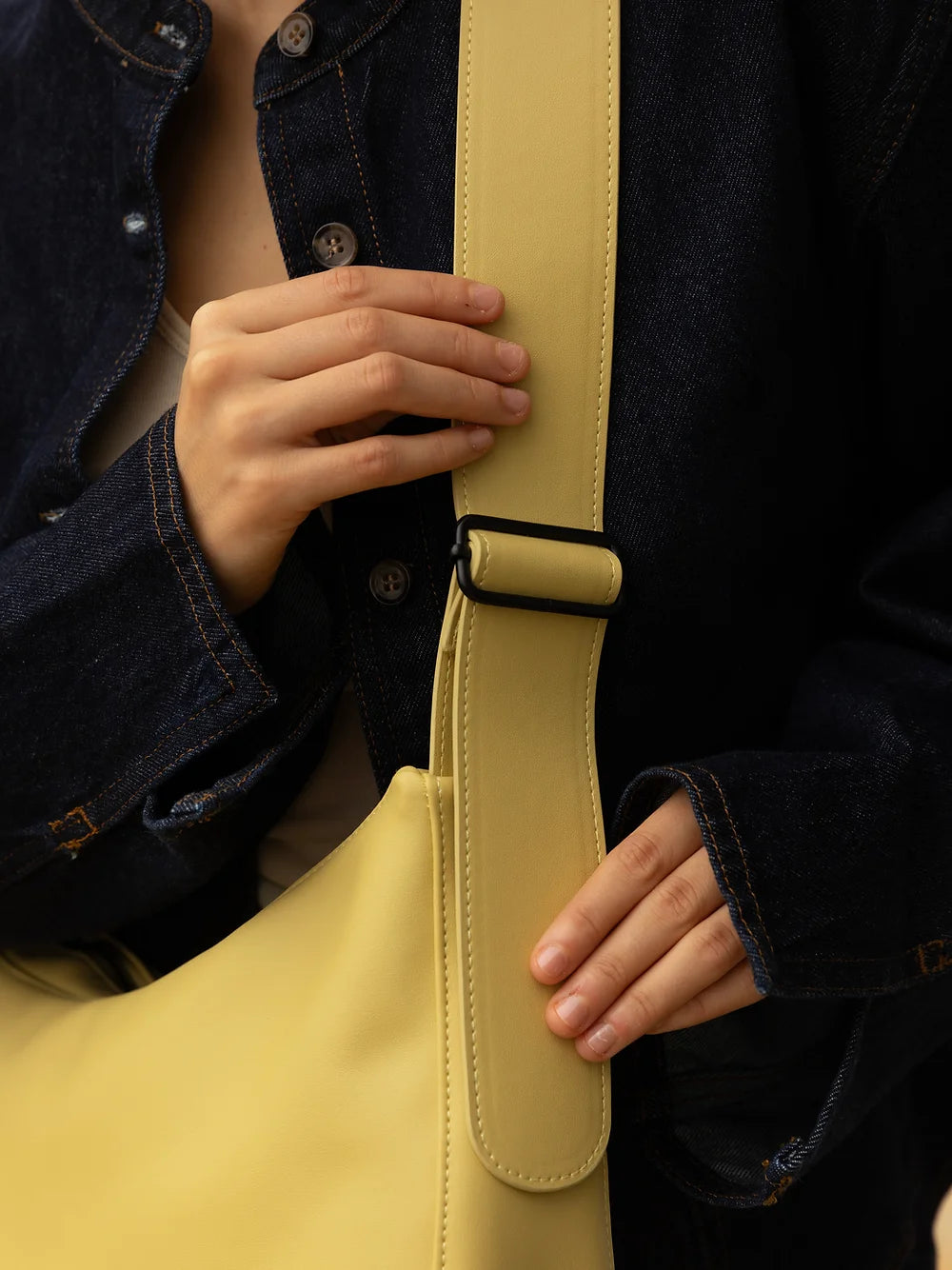 Umi crossbody shopper - pampas | Monk & Anna - de inKijk