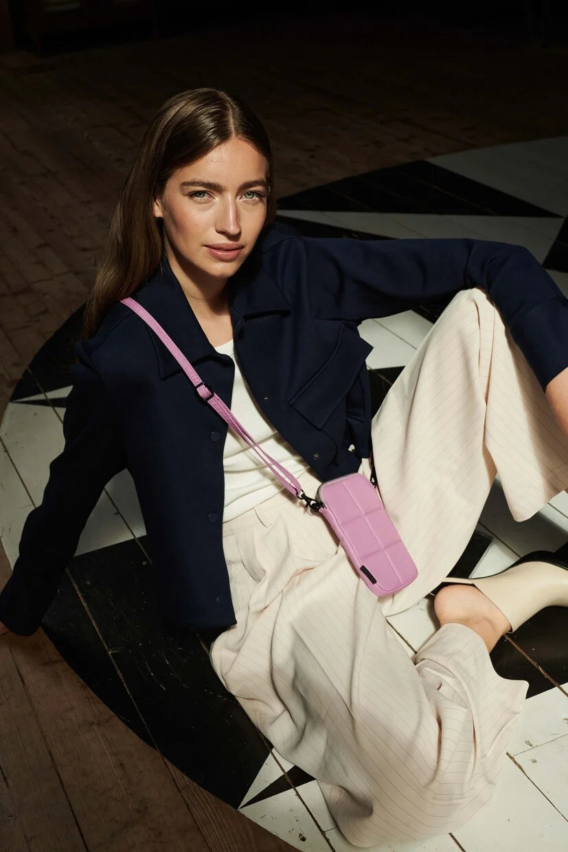 Luce Puffy Phone Pouch - Pale Pansy | Tinne + Mia