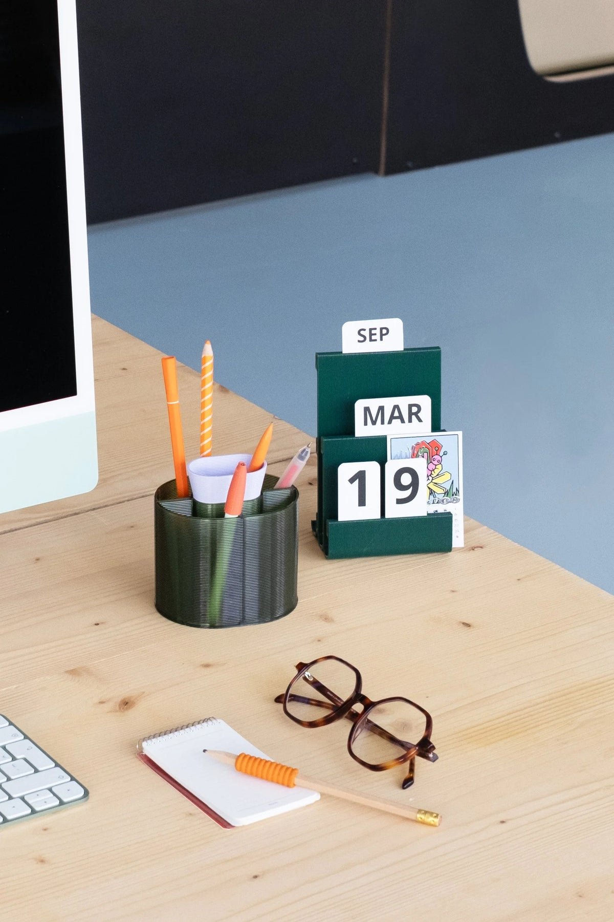 Henri Pencil Cup - Transparent Khaki/Lilac | Warren & Laetitia