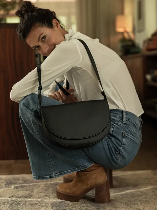 Soma half moon bag - black | Monk & Anna - de inKijk