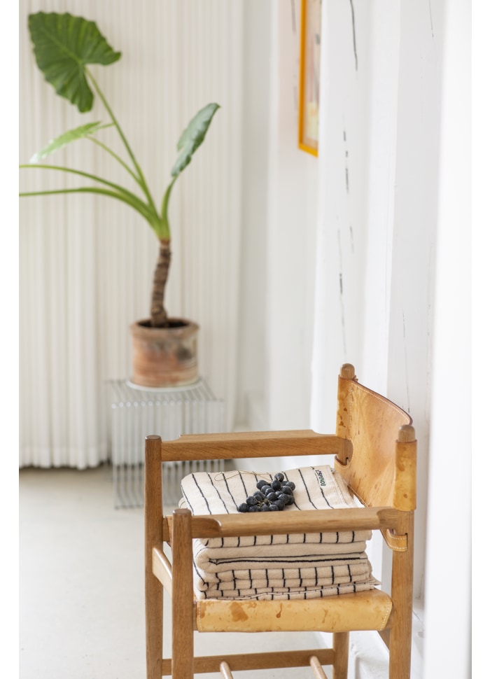 Naram bath towel - creme & ink | Bongusta - de inKijk