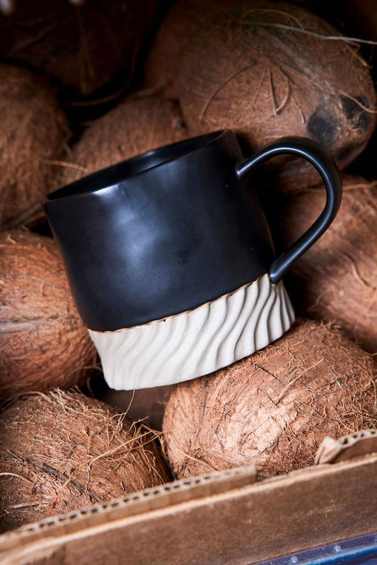 Mok swirl - zwart/beige | Byon - de inKijk