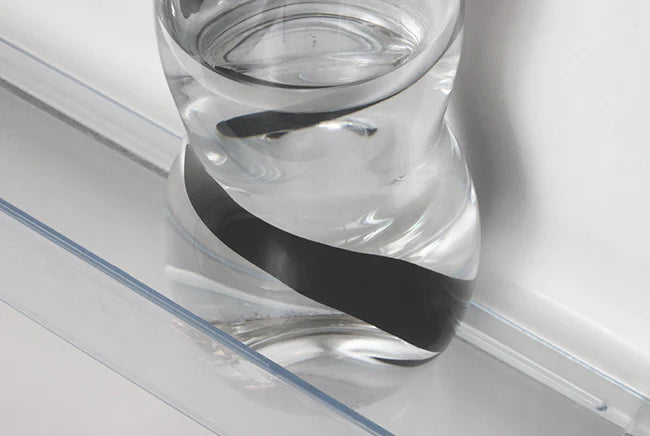 Waterkaraf in glas met dop en houtskoolfilter | Black+blum - de inKijk