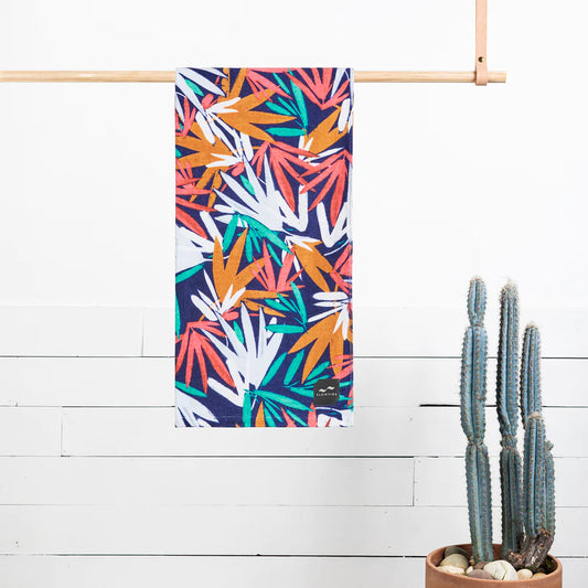 The Cut - strandhanddoek | Slowtide - de inKijk