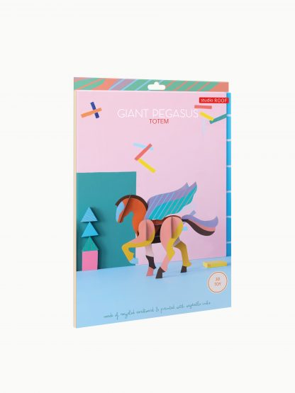 Giant Pegasus - totem | Studio Roof - de inKijk