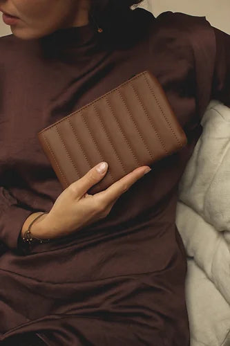 Michi wallet - oak | Monk & Anna - de inKijk