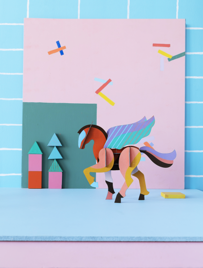 Giant Pegasus - totem | Studio Roof - de inKijk