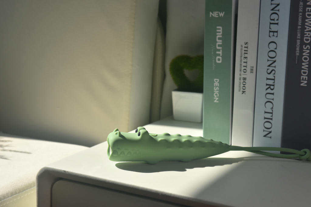 Flashlight crocodile | Winkee Design
