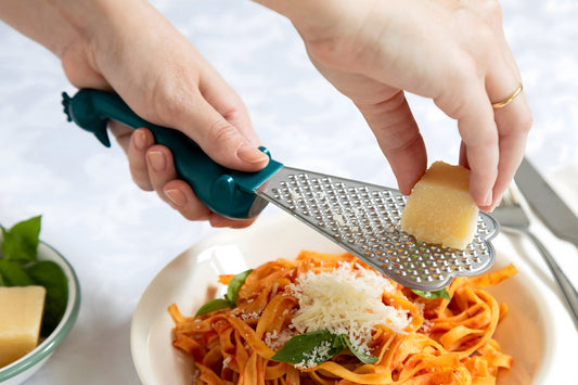 Grato - Peacock cheese grater | PELEGDESIGN