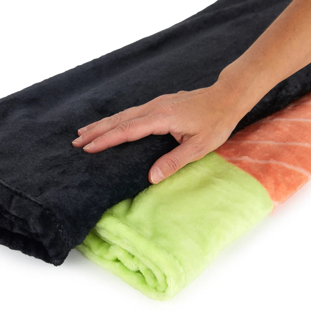 Maki Cushion & Blanket - Black  | Balvi