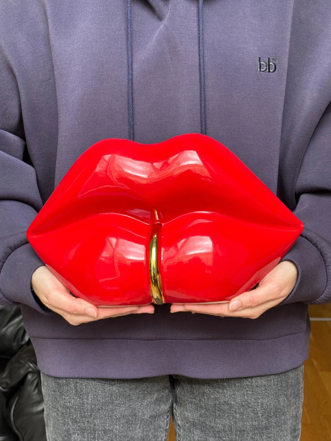Lips Vase | Upside Stories