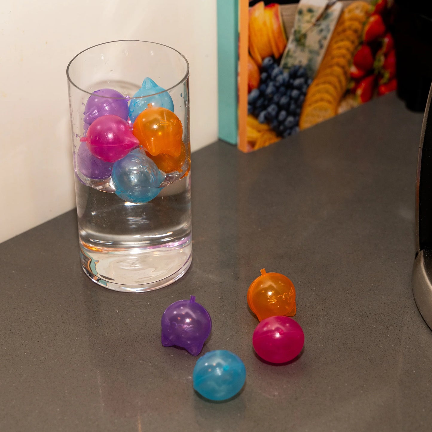 24 reusable cat ice cubes | Kikkerland