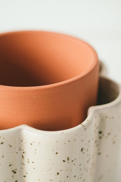 Paula self-watering pot - White Speckled | Pepin.