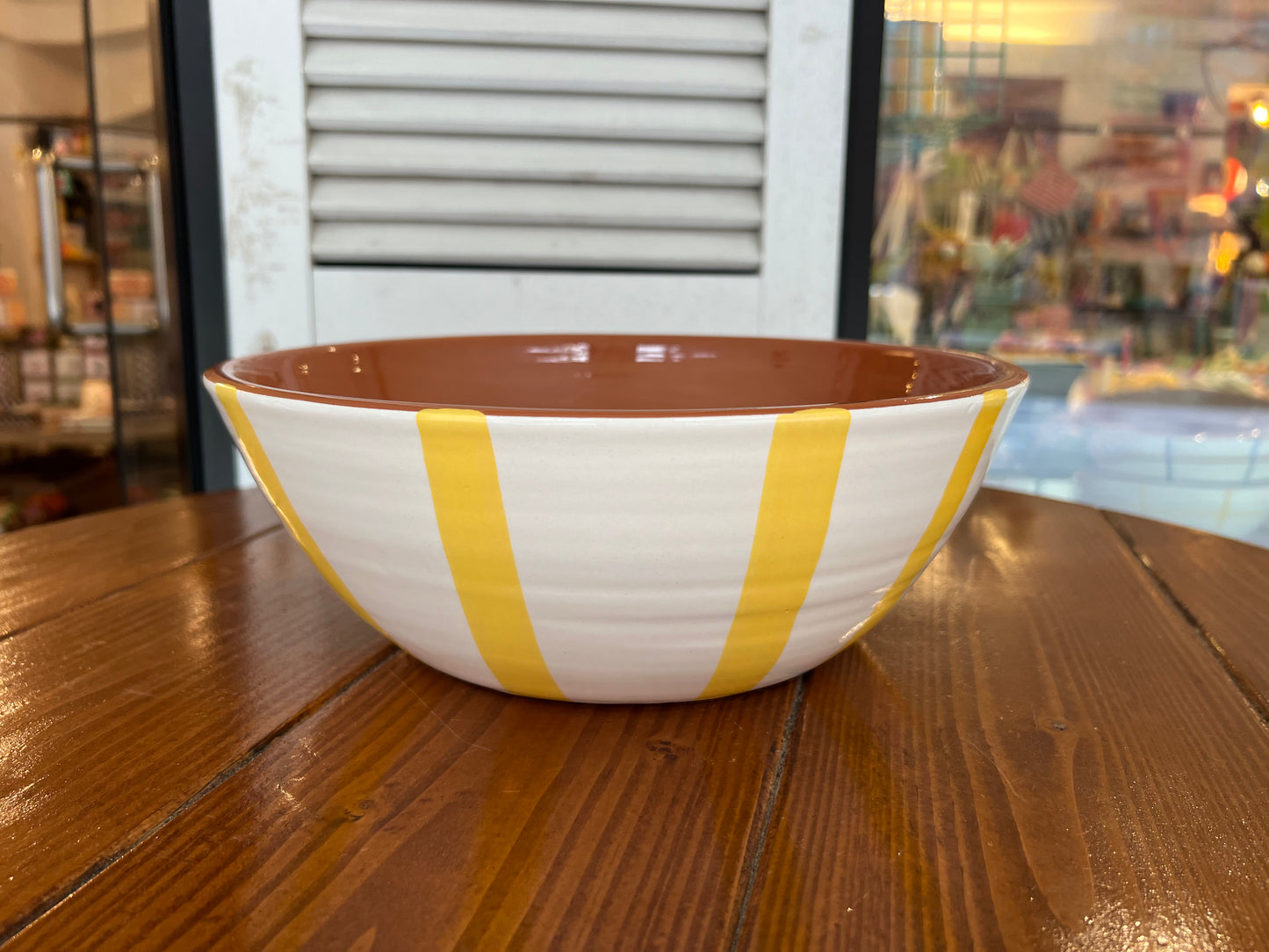 Rounded Salad Bowl - Thick Vertical Lines - ⌀ 24cm | A Loja Da Ceramica