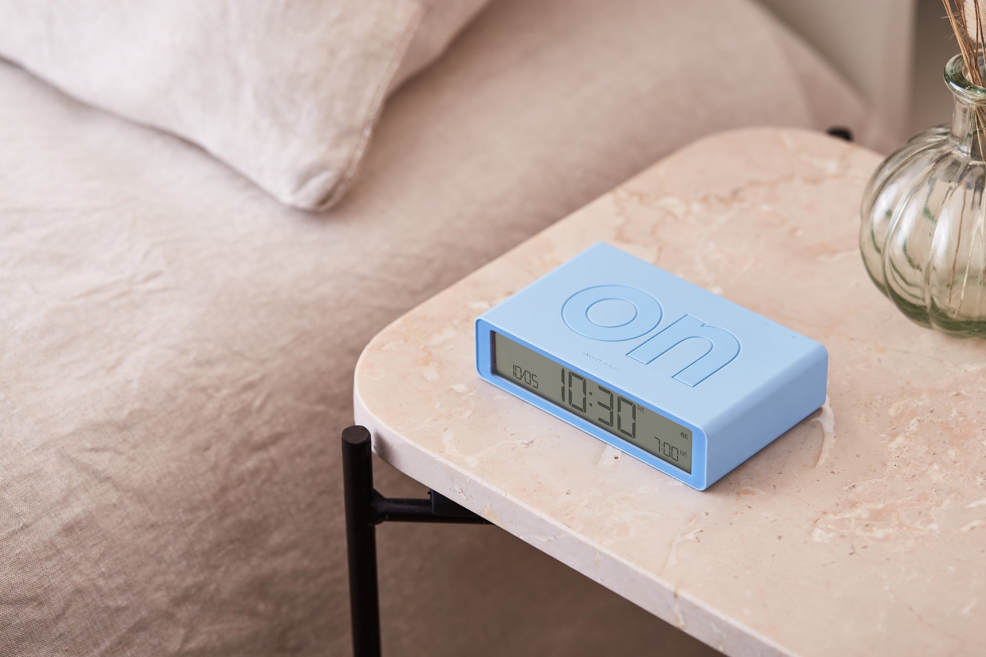 Digitale wekker Flip Classic - Light Blue | Lexon - de inKijk