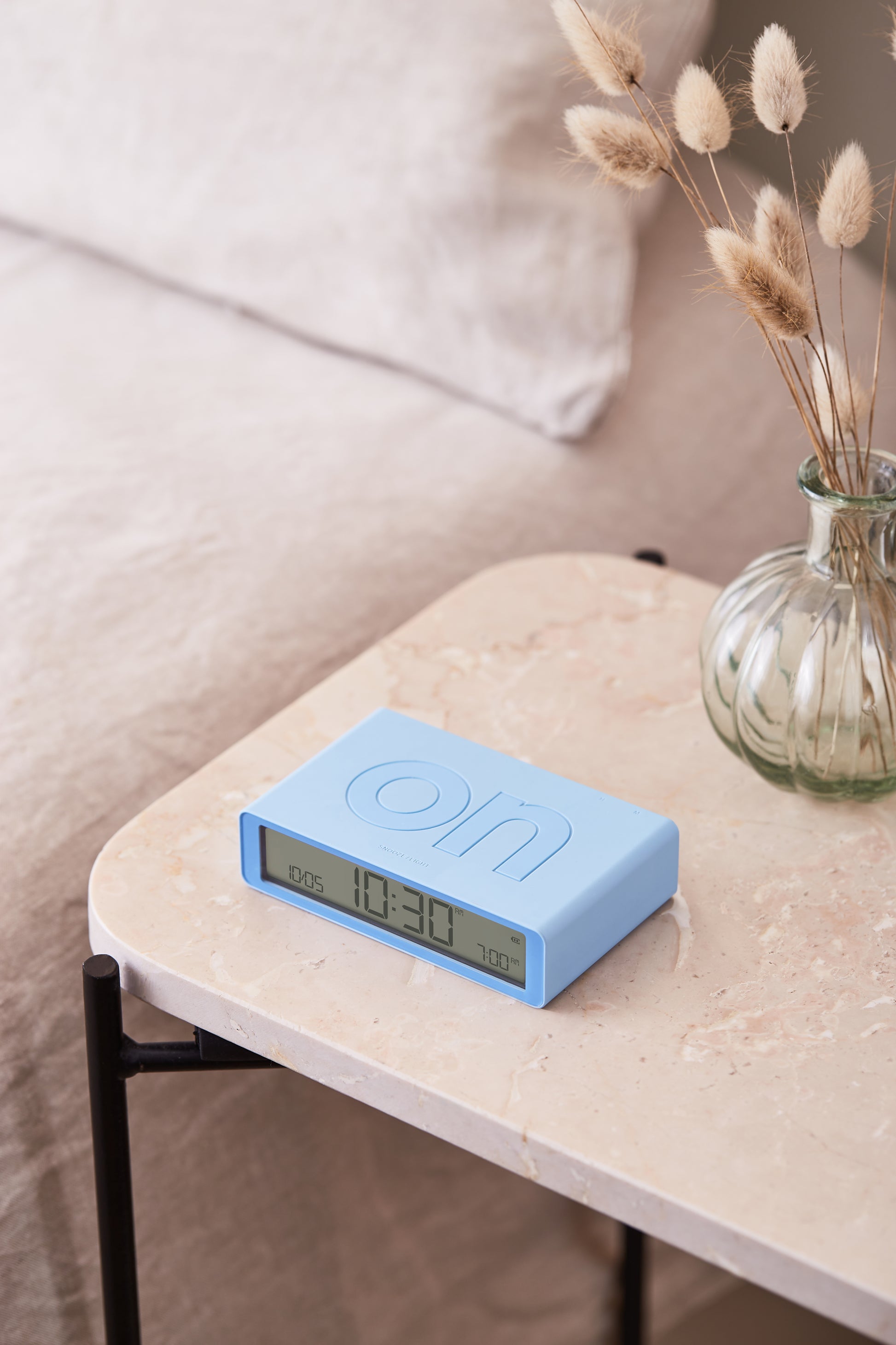 Digitale wekker Flip Classic - Light Blue | Lexon - de inKijk