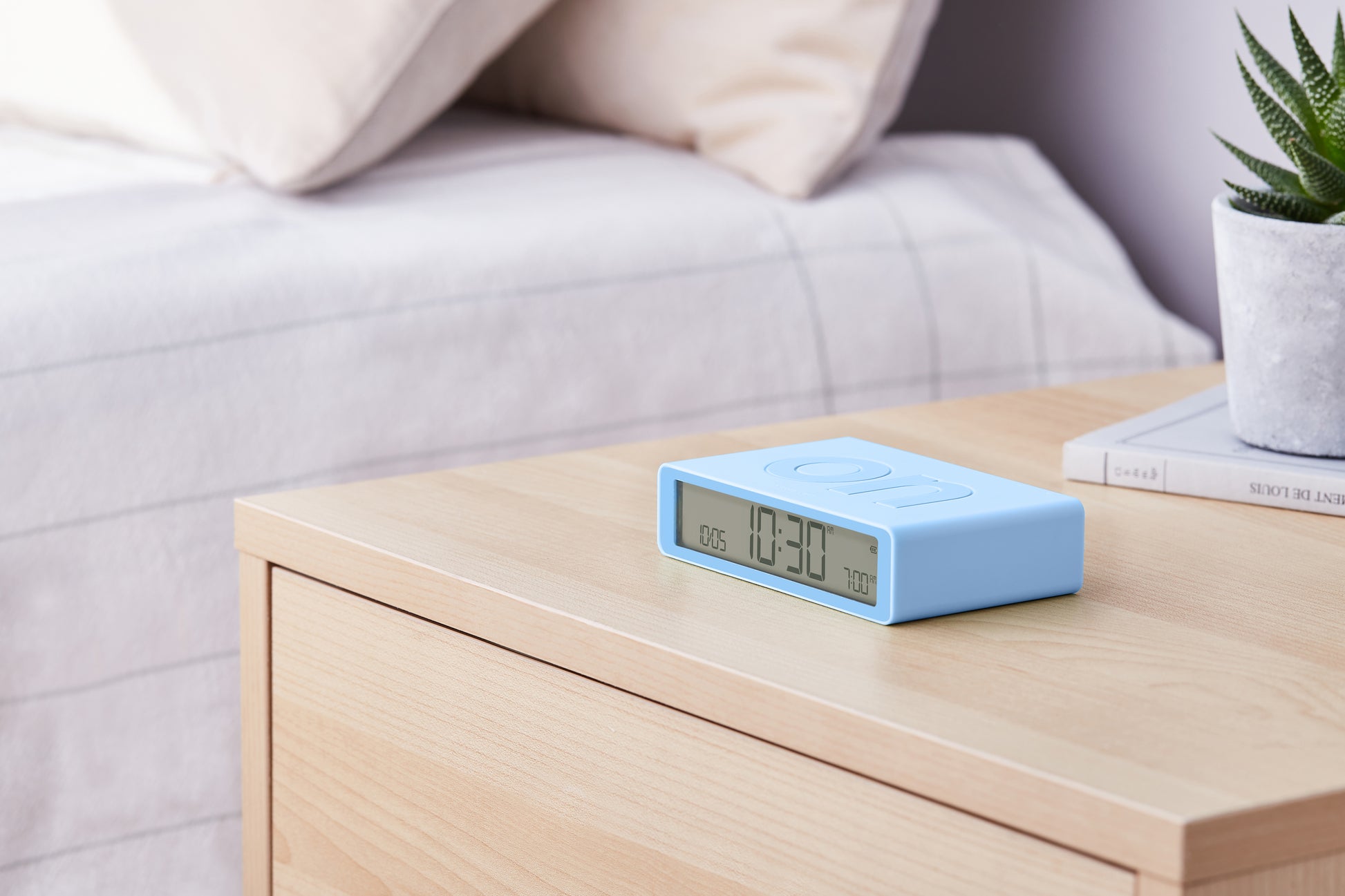 Digitale wekker Flip Classic - Light Blue | Lexon - de inKijk