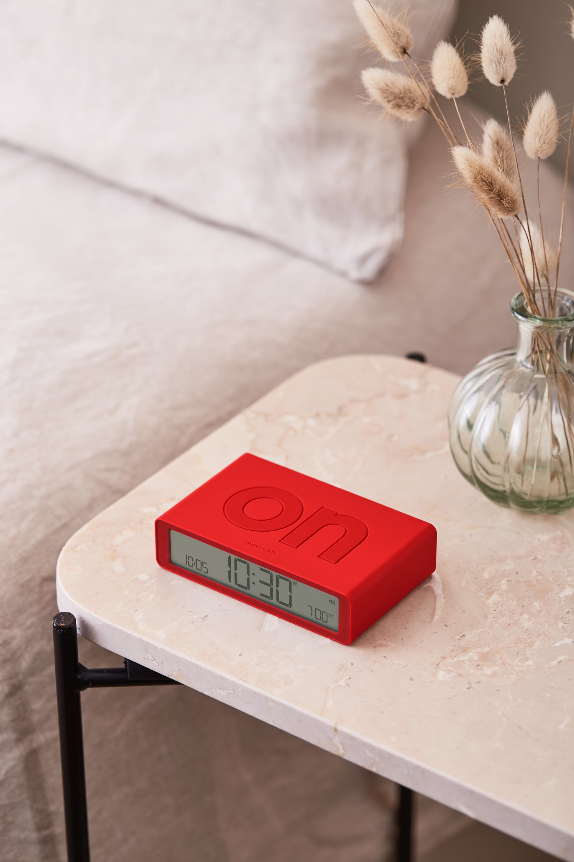 Digitale wekker Flip Classic - Red | Lexon - de inKijk
