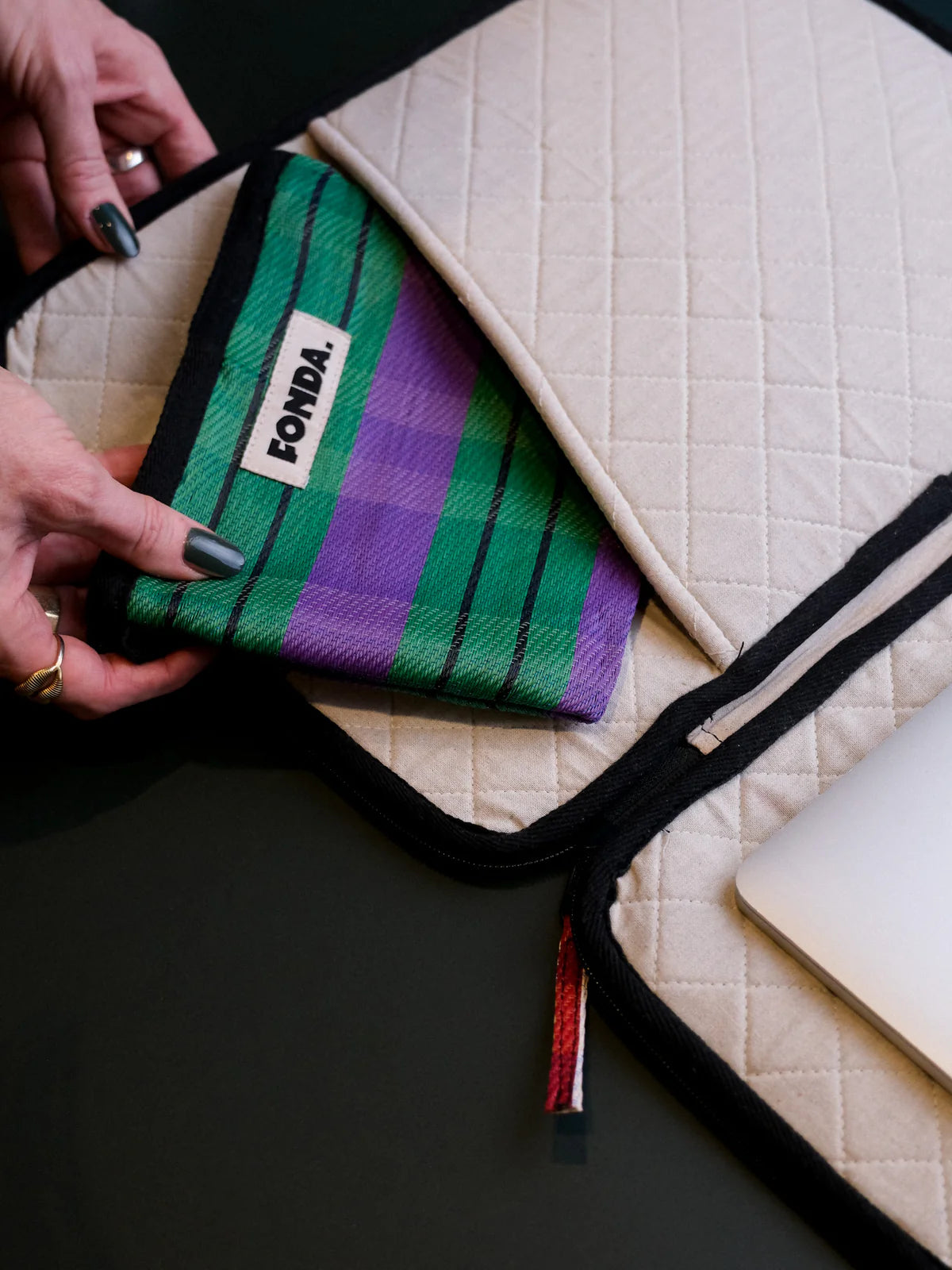 Laptop Sleeve 14" - 007 | Fonda